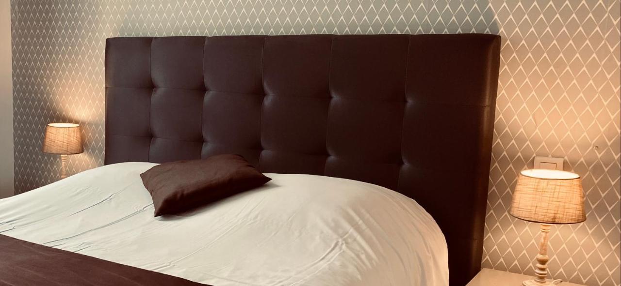 Le Cheval Blanc Hotel Jargeau Bagian luar foto