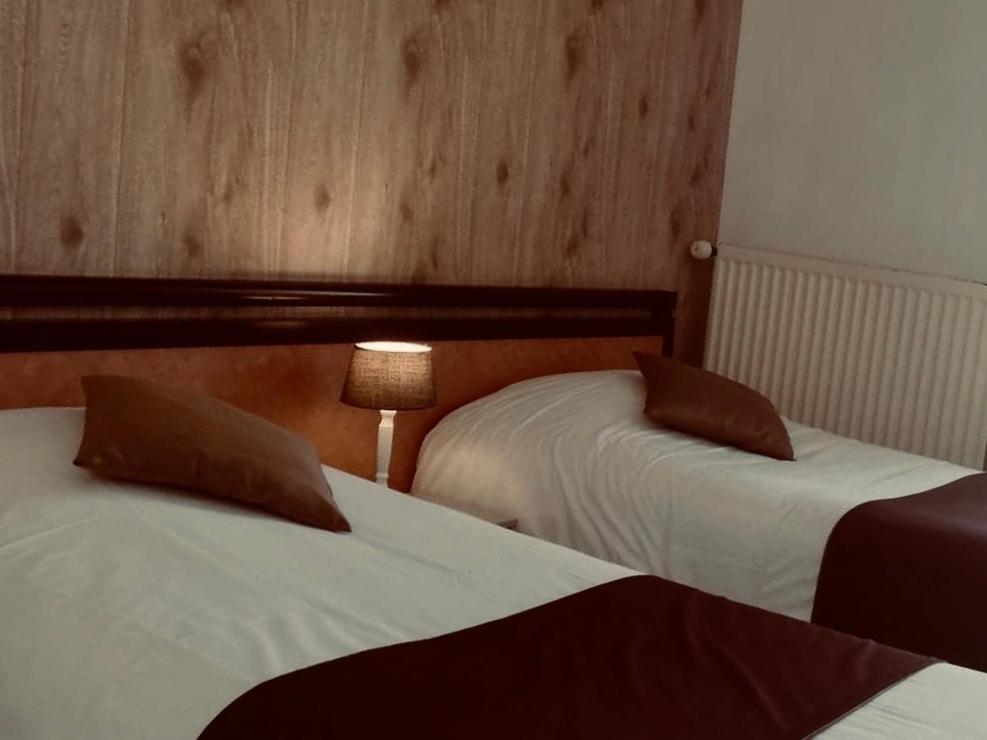 Le Cheval Blanc Hotel Jargeau Bagian luar foto