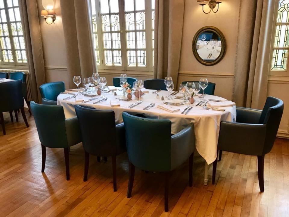 Le Cheval Blanc Hotel Jargeau Bagian luar foto