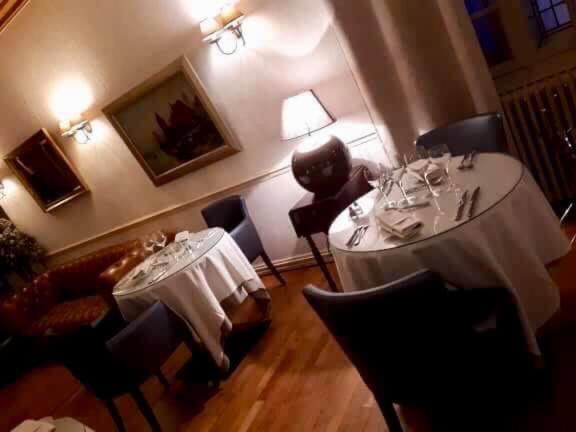 Le Cheval Blanc Hotel Jargeau Bagian luar foto
