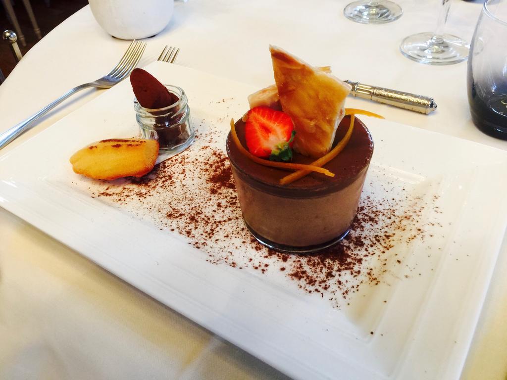 Le Cheval Blanc Hotel Jargeau Bagian luar foto