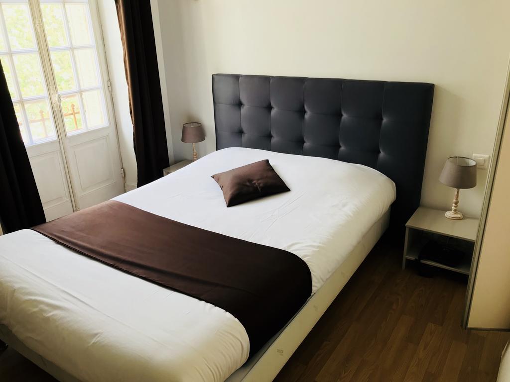 Le Cheval Blanc Hotel Jargeau Bagian luar foto