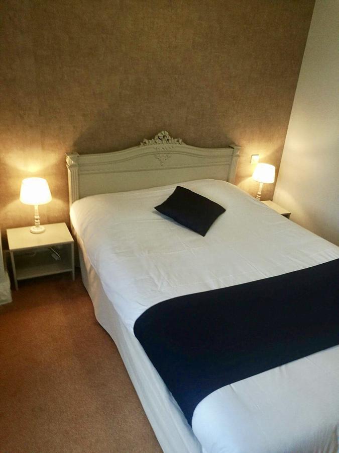 Le Cheval Blanc Hotel Jargeau Bagian luar foto